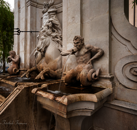 fileadmin/roha/images_galerie/orte_landschaft/Salzburg/Residenz-Kapitel-Mozartplatz/SA-KAPIT-0003-01-D-roha-Salzburg-Kapitelschwemme-Neptun-Brunnen.png