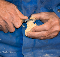 fileadmin/roha/images_galerie/arbeit_technik/Handwerk/HAN-SCHNITZ-BGD-RA-0002-D-roha-Handwerk-Schnitzer-Handwerkskunst-Ramsau-Berchtesgadener-Ware.png