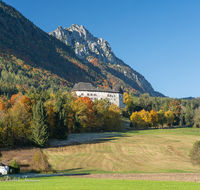 fileadmin/roha/images_galerie/orte_landschaft/Piding/PID-STAUFENECK-0101-D-roha-Piding-Staufeneck-Schloss-Hochstaufen-Herbst.png