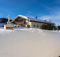 fileadmin/roha/images_galerie/orte_landschaft/Teisendorf/Neukirchen/TEI-NEUK-WINT-0008-D-roha-Teisendorf-Neukirchen-Winter-Schnee.png