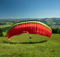 fileadmin/roha/images_galerie/Freizeit-Sport/Gleitschirm-Drachen/AN-PAN-FUER-GL-1027-0-02-D-roha-Anger-Panorama-Fuermann-Alm-Gleitschirm-Flieger.png