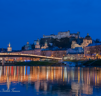 fileadmin/roha/images_galerie/orte_landschaft/Salzburg/Nacht-Salzburg/SA-ALTST-NACHT-MAK-0004-1649-01-D-roha-Salzburg-Altstadt-Festung-Makartsteg-Nacht-Weihnachten-Salzach.png