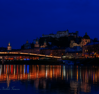 fileadmin/roha/images_galerie/orte_landschaft/Salzburg/Nacht-Salzburg/SA-ALTST-NACHT-MAK-0004-1649-01-D-roha-Salzburg-Altstadt-Festung-Makartsteg-Nacht-Weihnachten-Salzach.png