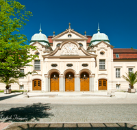 fileadmin/roha/images_galerie/orte_landschaft/Bad_Reichenhall/BAD-REI-KURH-0012-D-roha-Bad-Reichenhall-Altes-Kurhaus-Fassade.png