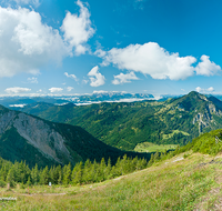 fileadmin/roha/images_galerie/orte_landschaft/Bergen/BERG-HOCHF-PAN-0002-P-D-roha-Bergen-Hochfelln-Panorama.png