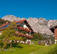 fileadmin/roha/images_galerie/orte_landschaft/Berchtesgaden/Marktschellenberg-Ettenberg/BGD-MARKT-SCHEL-0005-D-roha-Berchtesgaden-Marktschellenberg-Untersberg-Bauernhof-Blumenschmuck.png