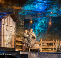 fileadmin/roha/images_galerie/orte_landschaft/Salzburg/Advents-Christkindlm/SA-KU-ADVENTS-2019-1848-D-roha-Salzburg-Weihnachten-Adventsingen-Sterngucker-Festspielhaus.png