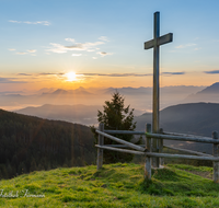 fileadmin/roha/images_galerie/stimmung-Sonne/Sonnenaufgang/SON-AU-STOISS-A-0001-0712-01-D-roha-Sonnenaufgang-Stoisser-Alm-Teisenberg.png