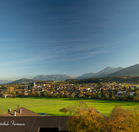 fileadmin/roha/images_galerie/orte_landschaft/Teisendorf/TEI-NORD-WEST-PAN-0015-D-roha-Teisendorf-Panorama-Untersberg-Hoegl-Herbst.png