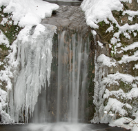 fileadmin/roha/images_galerie/wasser/WAS-WILDB-HOEGLW-0006-9-D-roha-Wasser-Bach-Hoeglwoerth-Winter-Schnee-Eiszapfen.png