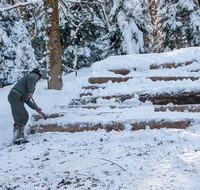 fileadmin/roha/images_galerie/Landwirtschaft/Forst-Holzknecht/HOLZKNE-HAM-0015-1212-D-roha-Holzknecht-Winter-Siegsdorf-Hammer-Winterzug.png