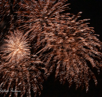 fileadmin/roha/images_galerie/brauchtum/Feuerwerk/MU-KL-PHIL-THUMS-2019-2209-07-D-roha-Musik-klassisch-Philharmonie-Bad-Reichenhall-Thumsee-brennt-Feuerwerk.png