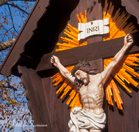 fileadmin/roha/images_galerie/kirche_religion/Weildorf/KKKM-WEIL-PAT-0017-roha-Wegkreuz-Teisendorf-Weildorf-Patting-Herbst.png