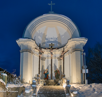 fileadmin/roha/images_galerie/orte_landschaft/Oberndorf_-_Oesterreich/OBERND-KALV-OESTERR-0001-D-roha-Oberndorf-Oesterreich-Kalvarienberg-Winter-Schnee.png