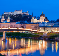 fileadmin/roha/images_galerie/orte_landschaft/Salzburg/Nacht-Salzburg/SA-ALTST-NACHT-MAK-0004-1648-01-D-roha-Salzburg-Altstadt-Festung-Makartsteg-Nacht-Weihnachten-Salzach.png