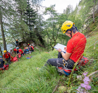 fileadmin/roha/images_galerie/Bergwacht/BERGW-UEB-STAUF-2021-1759-01-D-roha-Bergwacht-Uebung-Hochstaufen.png