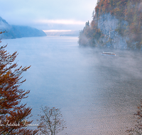 fileadmin/roha/images_galerie/orte_landschaft/Berchtesgaden/Koenigssee/BGD-KOE-SCHIFF-0013-D-roha-Berchtesgaden-Koenigsee-Schifffahrt-Herbst-Nebel.png