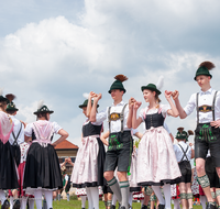 fileadmin/roha/images_galerie/brauchtum/Maibaum/Anger-Hoeglwoerth/BR-MAIB-ANG-2017-1350-0-03-D-roha-Brauchtum-Maibaum-Anger-Trachten-Kinder-Jugend-Auftanz.png