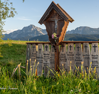 fileadmin/roha/images_galerie/kirche_religion/Teisendorf/KKKM-TEIS-WEIH-0003-D-roha-Wegkreuz-Teisendorf-Weiherer-Hochstaufen-Zwiesel.png