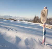 fileadmin/roha/images_galerie/orte_landschaft/Teisendorf/Neukirchen/LANDA-GRENZE-WI-0012-D-roha-Landart-Grenze-Winter-Bayern-Chiemgau-Salzburg-Rupertiwinkel-historisch-Teisendorf-Siegsdorf.png