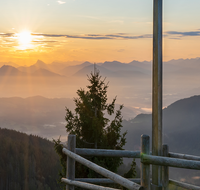 fileadmin/roha/images_galerie/Hintergrund-Download/1920x1080_-_Handy/SON-AU-STOISS-A-0001-0712-01-D-roha-Sonnenaufgang-Stoisser-Alm-Teisenberg.png