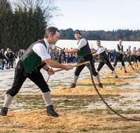 fileadmin/roha/images_galerie/brauchtum/Schnalzen/BR-SCHNA-TEI-1428-01-2019-D-R-roha-Brauchtum-Schnalzen-Teisendorf-Wimmern-Winter-Schnee.png