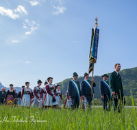 fileadmin/roha/images_galerie/brauchtum/Tracht/Trachtenwallfahrt_Raiten/BR-TRACH-WALL-RAI-0014-D-roha-Tracht-Trachtenwallfahrt-Raiten-Chiemgau-Alpenverband-Blumenwiese.png