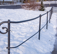 fileadmin/roha/images_galerie/wege/WEGE-AINR-0011-D-roha-Weg-Handlauf-Ainring-Winter-Schmiedeeisen.png