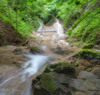 fileadmin/roha/images_galerie/wasser/WEGE-TEIS-VERS-WAS-FA-0052-D-roha-Weg-Teisendorf-Verschoenerungsweg-Wald-Wasserfall.png