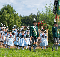 fileadmin/roha/images_galerie/orte_landschaft/Teisendorf/Neukirchen/Trachtenfest-Neukirchen-2019/BR-FEST-NEUK-TRACH-2019-08-11-0946-04-D-rohaa-Brauchtum-Fest-Neukirchen-Trachtenverein-Teisendorf.png