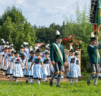 fileadmin/roha/images_galerie/orte_landschaft/Teisendorf/Neukirchen/Trachtenfest-Neukirchen-2019/BR-FEST-NEUK-TRACH-2019-08-11-0946-04-D-rohaa-Brauchtum-Fest-Neukirchen-Trachtenverein-Teisendorf.png