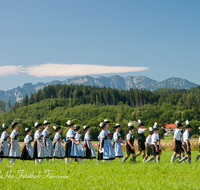 fileadmin/roha/images_galerie/brauchtum/Tracht/Trachtenverein_Teisendorf/BR-TRACH-TEI-VER-0002-D-roha-Brauchtum-Tracht-Teisendorf-Lattengebirge-Festzug.png