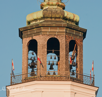 fileadmin/roha/images_galerie/orte_landschaft/Salzburg/Residenz-Kapitel-Mozartplatz/SA-RESID-GLOCK-0002-roha-Salzburg-Residenzplatz-Glockenspiel.png