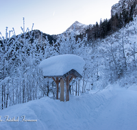 fileadmin/roha/images_galerie/Winter/WINT-FRILLS-0001-D-roha-Winter-Schnee-Inzell-Frillensee-Schneehaube.png