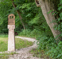 fileadmin/roha/images_galerie/kirche_religion/Ainring/KKKM-AINR-FRZ-03-01-D-roha-Stelen-Franziskus-Weg-Sonnengesang-Wasser.png