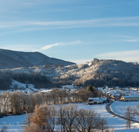 fileadmin/roha/images_galerie/orte_landschaft/Teisendorf/Oberteisendorf/TEI-OB-WIN-0001-D-roha-Oberteisendorf-Panorama-Dorf-Teisenberg.png