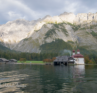 fileadmin/roha/images_galerie/orte_landschaft/Berchtesgaden/Koenigssee/BGD-KOE-BA-0013-20-D-roha-Berchtesgaden-Koenigssee-Bartholomae-Watzmannostwand-Hirschau-Herbst.png