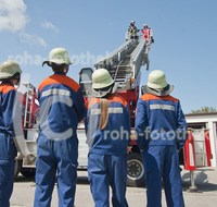 fileadmin/roha/images_galerie/Feuerwehr-Florianijuenger/FFW-TEI-DREHL-0033-D-roha-Feuerwehr-Teisendorf-Freilassing-Drehleiter-blauer-Himmel_Kopie.jpg