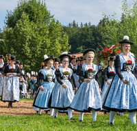 fileadmin/roha/images_galerie/orte_landschaft/Teisendorf/Neukirchen/Trachtenfest-Neukirchen-2019/BR-FEST-NEUK-TRACH-2019-08-11-0943-01-D-roha-Brauchtum-Fest-Neukirchen-Trachtenverein.png