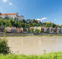 fileadmin/roha/images_galerie/orte_landschaft/Burghausen/BURGH-PAN-0038-D-roha-Burghausen-Salzach-Burg.png