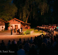 fileadmin/roha/images_galerie/orte_landschaft/Ainring/Theater/AINR-THEAT-0011-D-roha-Ainring-Theater-Freilichtbuehne-Dorfpark.png