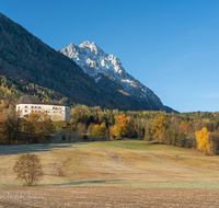 fileadmin/roha/images_galerie/orte_landschaft/Piding/PID-STAUFENECK-0072-D-roha-Piding-Staufeneck-Schloss-Hochstaufen-Herbst.png