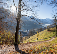 fileadmin/roha/images_galerie/stimmung-Sonne/BGD-0018-D-roha-Berchtesgaden-Markt-Sonne-Herbst-Weg.png