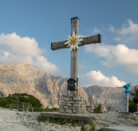 fileadmin/roha/images_galerie/orte_landschaft/Berchtesgaden/Kehlstein/BGD-KE-0009-3-D-roha-Berchtesgaden-Kehlstein-Gipfelkreuz-Edelweiss-Hoher-Goell.png