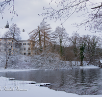 fileadmin/roha/images_galerie/orte_landschaft/Petting/PE-SEEH-0001-1-04-D-roha-Petting-Schloss-Seehaus-Weitsee-Winter-Schnee.png