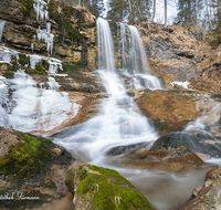 fileadmin/roha/images_galerie/orte_landschaft/Schneizlreuth/SCHNEILZL-WEISSB-FALL-0015-D-roha-Schneizlreuth-Weissbachfall-Wasser-Wasserfall-Winter-Eis-Schnee.png