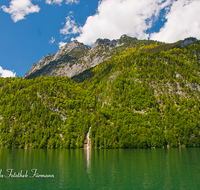 fileadmin/roha/images_galerie/orte_landschaft/Berchtesgaden/Koenigssee/BGD-KOE-0003-1-D-roha-Berchtesgaden-Koenigssee-Wasserfall-Bergwald.png