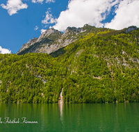 fileadmin/roha/images_galerie/orte_landschaft/Berchtesgaden/Koenigssee/BGD-KOE-0003-1-D-roha-Berchtesgaden-Koenigssee-Wasserfall-Bergwald.png