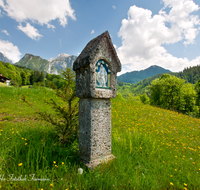 fileadmin/roha/images_galerie/kirche_religion/Berchtesgaden/KKKM-BGD-HINTERBR-0002-D-roha-Bildstock-Berchtesgaden-Schoenau-Hinterbrand-Blumenwiese.png