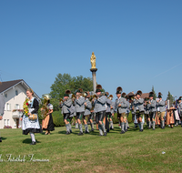 fileadmin/roha/images_galerie/orte_landschaft/Anger/Anger-Trachten-Musik-Fest/BR-FEST-ANG-MUS-TRACH-2018-08-19-0951-53-04-D-roha-Brauchtum-Fest-Anger-Trachtenverein-Musikkapelle-Fahne.png